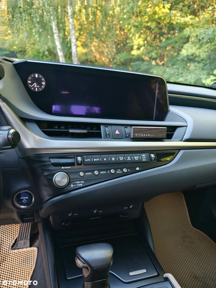Lexus ES 300h Business Edition + - 14