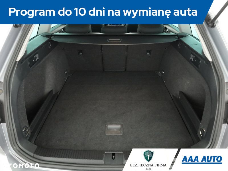 Volkswagen Passat - 19