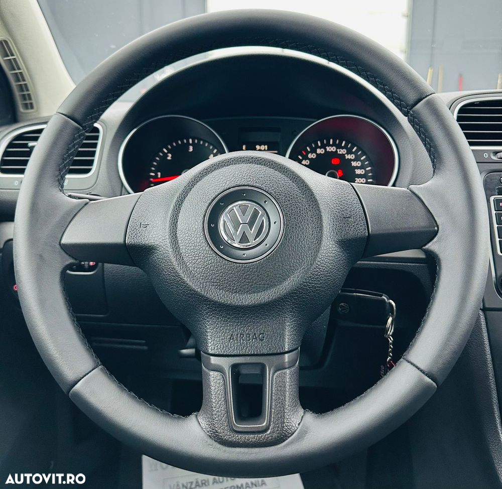 Volkswagen Golf 1.6 TDI DPF BlueMotion - 29