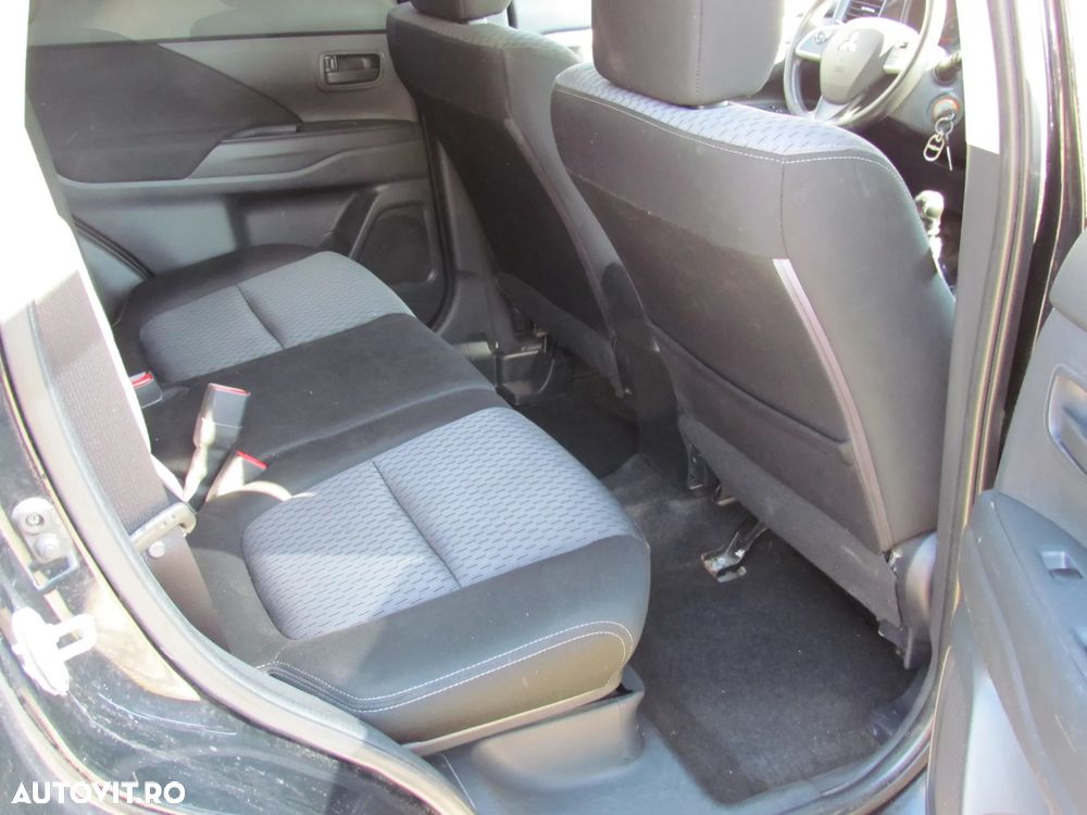 Mitsubishi Outlander 2.2 DI-D 4WD Plus - 9