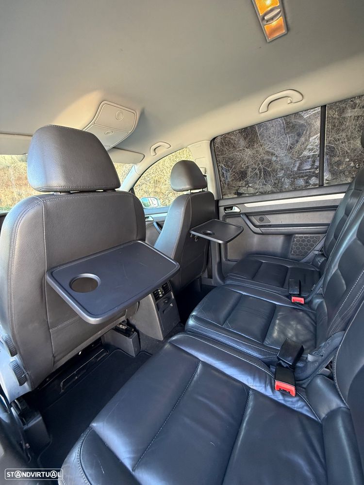 VW Touran 2.0 TDI Trendline DSG 5L - 6