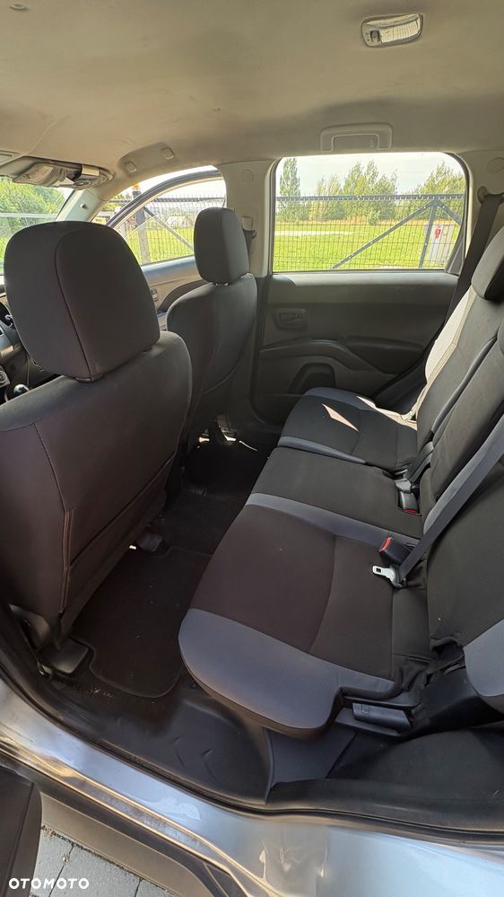 Mitsubishi Outlander 2.0 DI-D 4WD Invite - 8