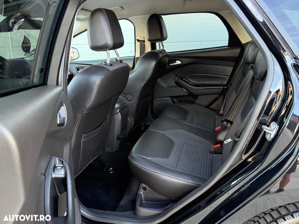 Ford Focus - 38