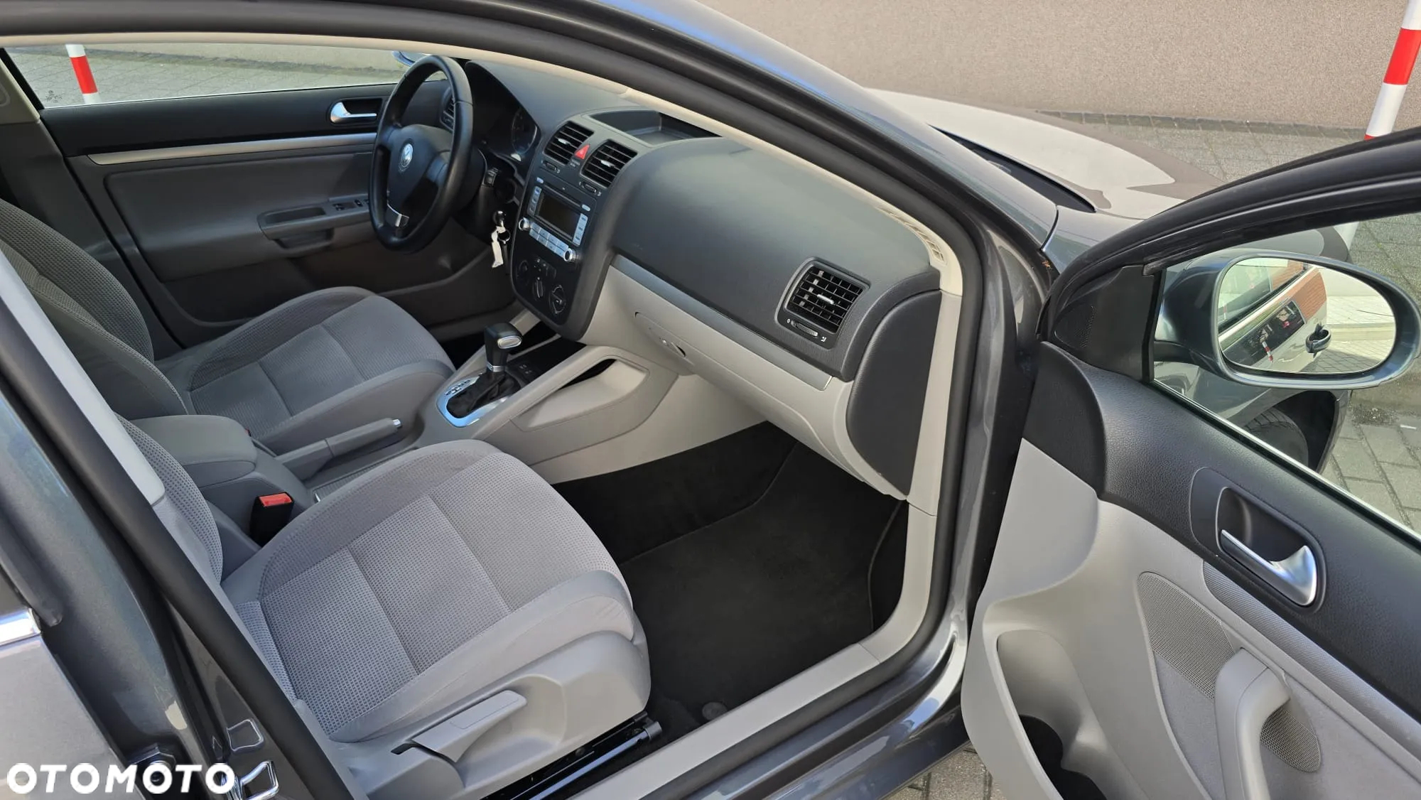 Volkswagen Golf - 8