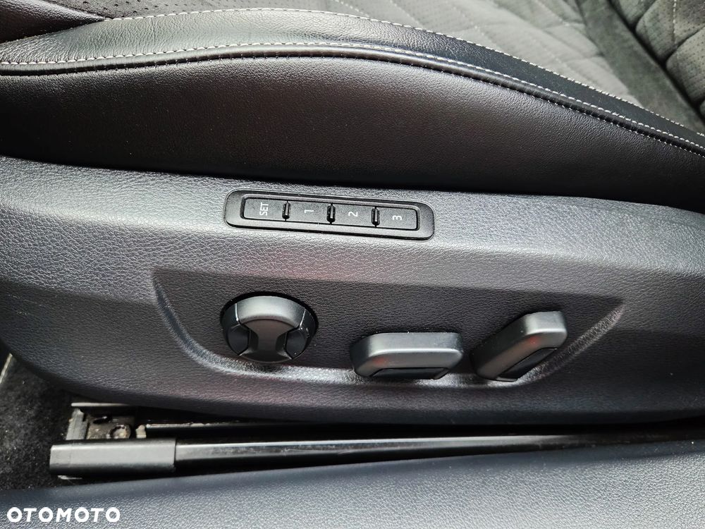 Skoda Superb 2.0 TDI SCR Sportline DSG - 8