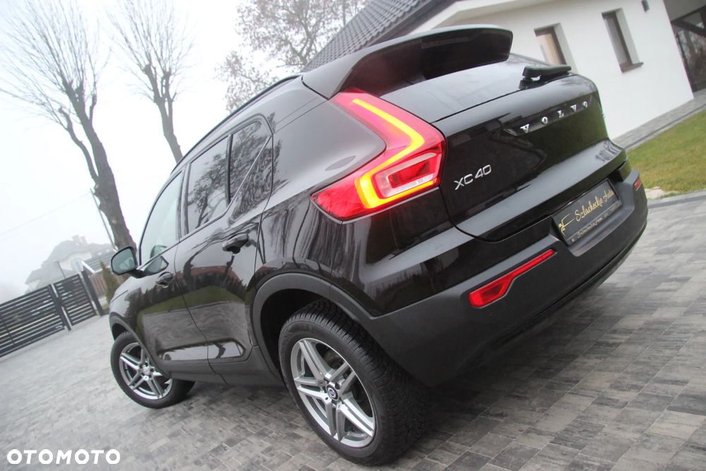 Volvo XC 40 D4 AWD Geartronic R-Design - 23