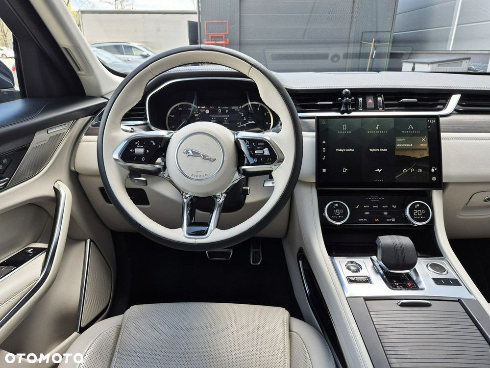 Jaguar F-Pace - 29