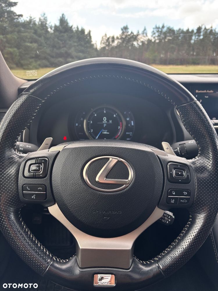 Lexus IS 200t / 300 F Sport - 11