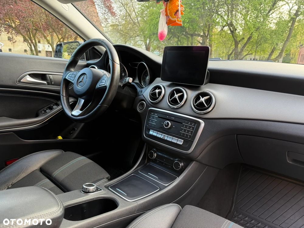 Mercedes-Benz CLA 180 7G-DCT - 8