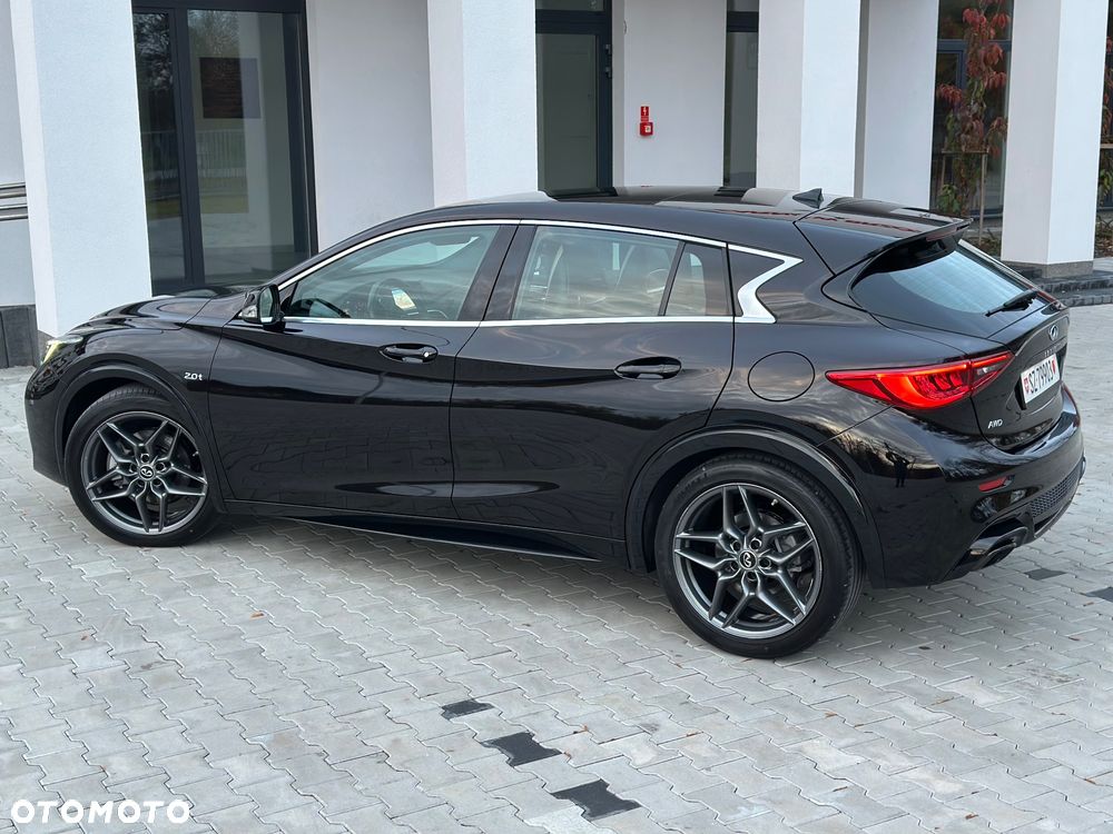 Infiniti Q30 2.0t DCT AWD Sport City Black - 17