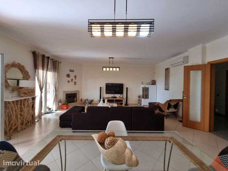 Aluga-se V3+1 ao Ano em condomínio fechado em Albufeira - Grande imagem: 4/12