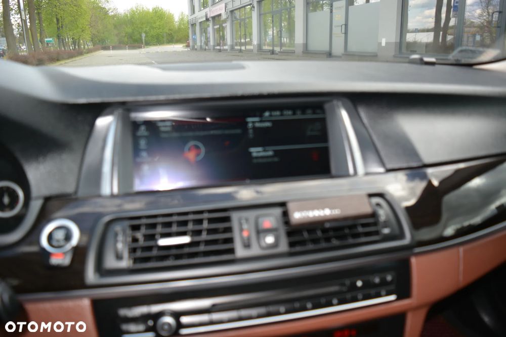 BMW Seria 5 528i xDrive Luxury Line - 14