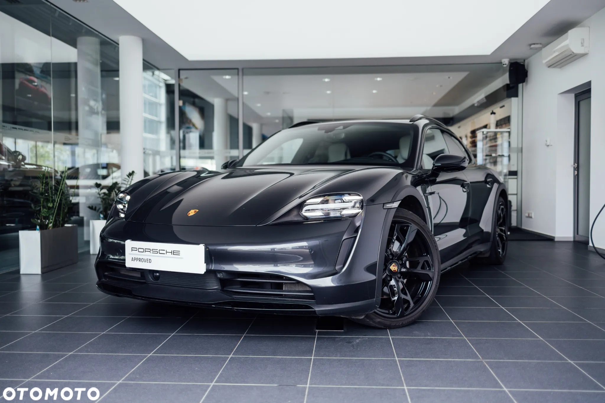 Porsche Taycan 4S Cross Turismo - 2