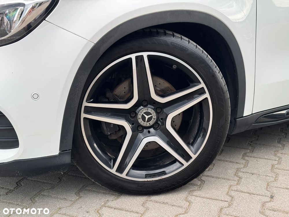 Mercedes-Benz GLA 220 4-Matic AMG Line - 13