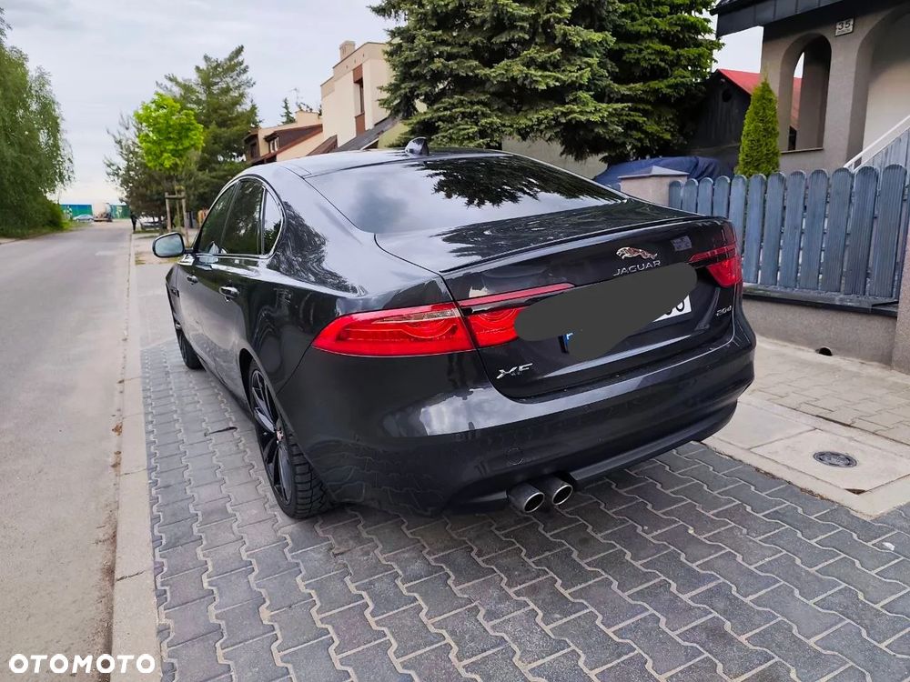Jaguar XF 2.0 i4D R-Sport - 3