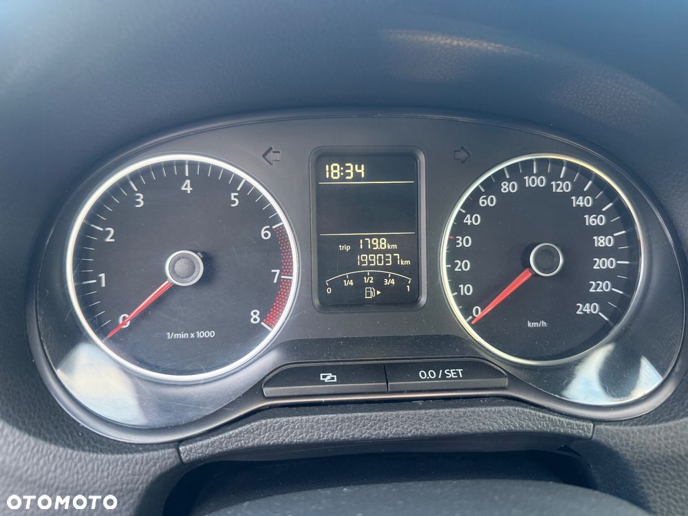 Volkswagen Polo 1.4 FSI Comfortline - 6