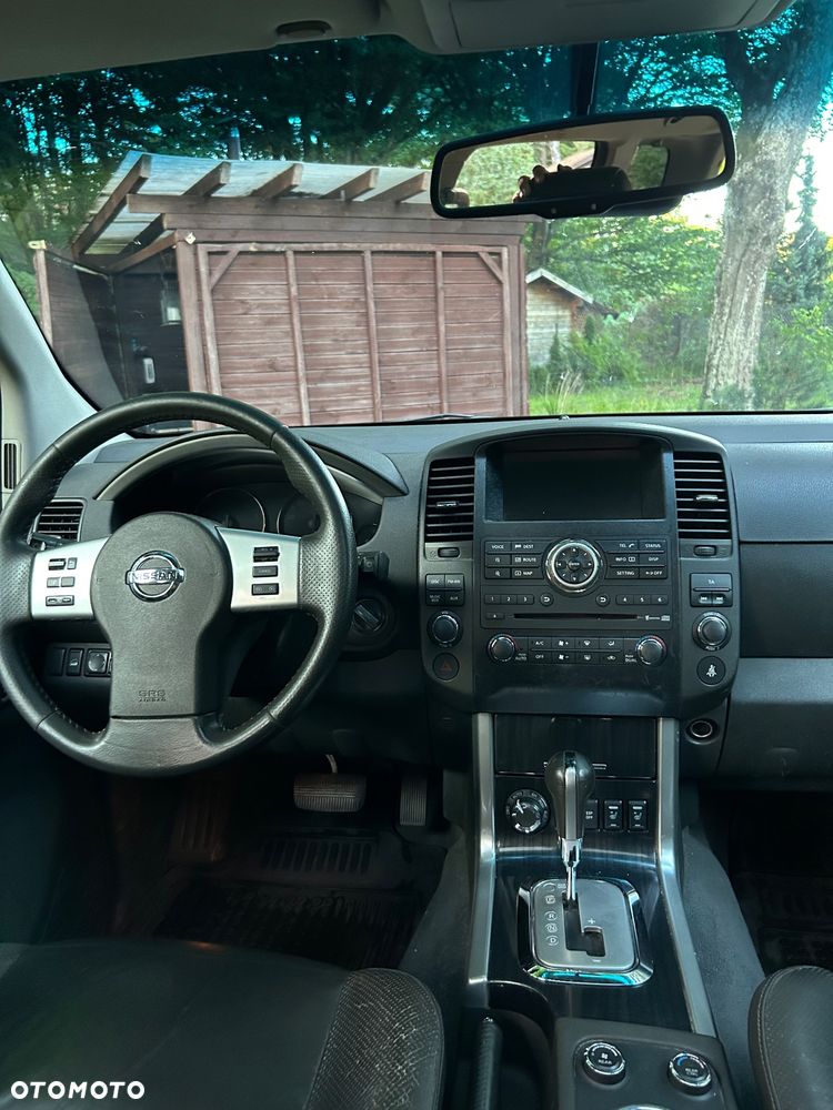 Nissan Pathfinder 2.5 D LE EU5 - 10