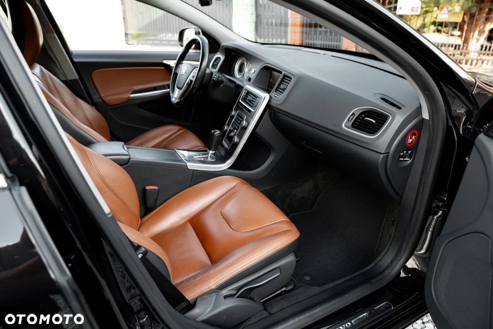 Volvo V60 D3 Geartronic Momentum - 23