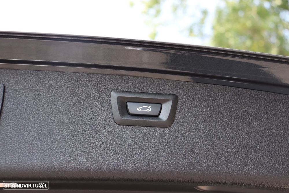 BMW 318 d Pack M Shadow Auto - 10