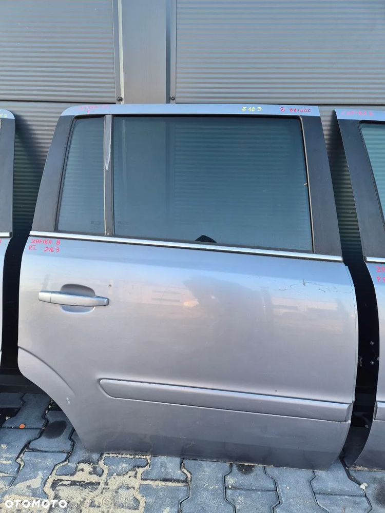 DRZWI KLAPA MASKA OPEL ZAFIRA II B - 36