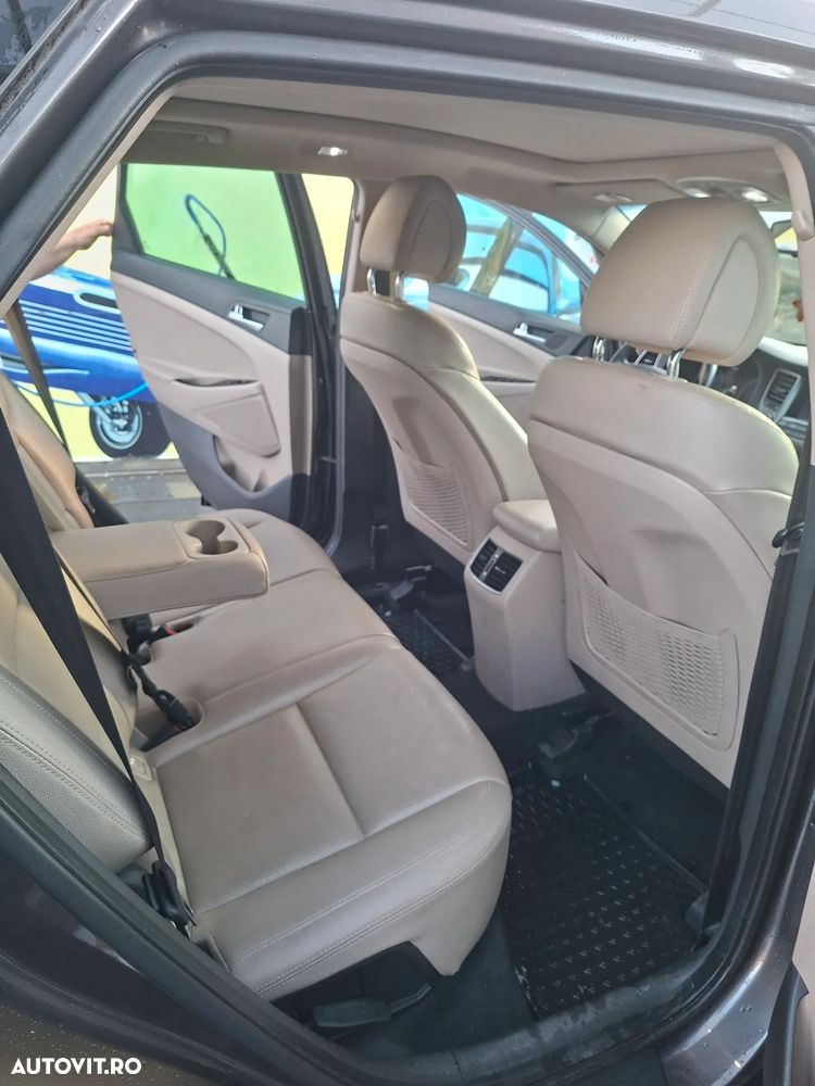 Hyundai Tucson 2.0 CRDI 4WD Automatik Premium - 30