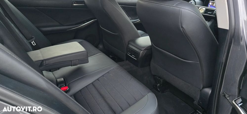 Lexus Seria IS 300h Executive Plus - 18