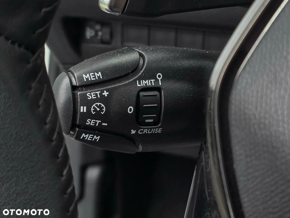 Peugeot 208 Hybrid 100 e-DSC6 Allure - 24