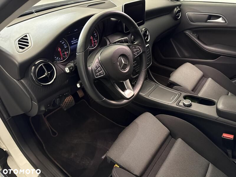 Mercedes-Benz GLA - 11