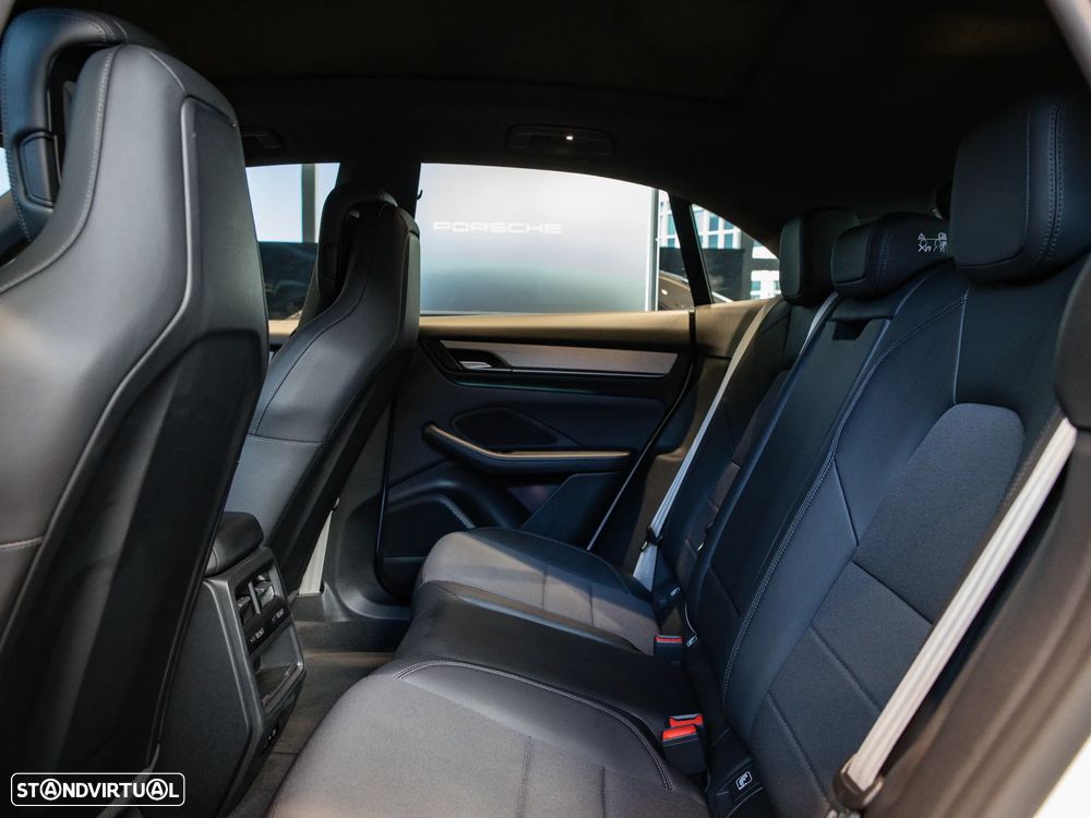 Porsche Macan Electric 4 - 32