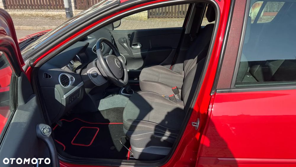 Renault Clio - 24