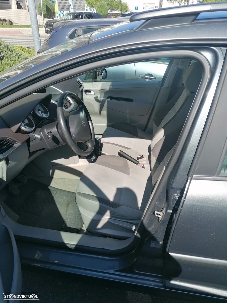 Peugeot 207 SW 1.4 Trendy - 11