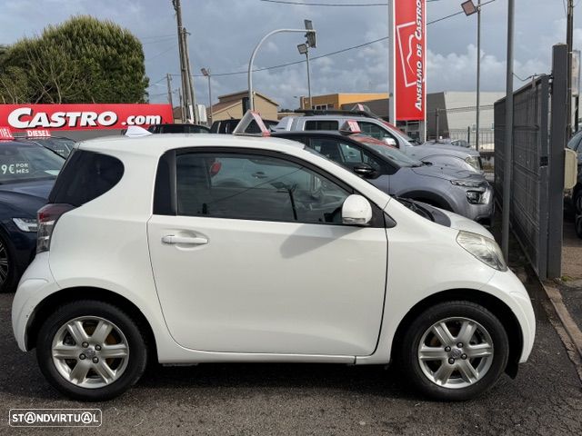 Toyota iQ 1.0 + - 12
