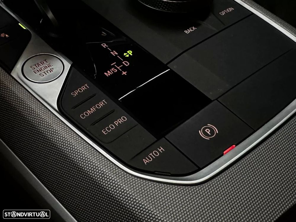 BMW 318 d Touring Auto - 32