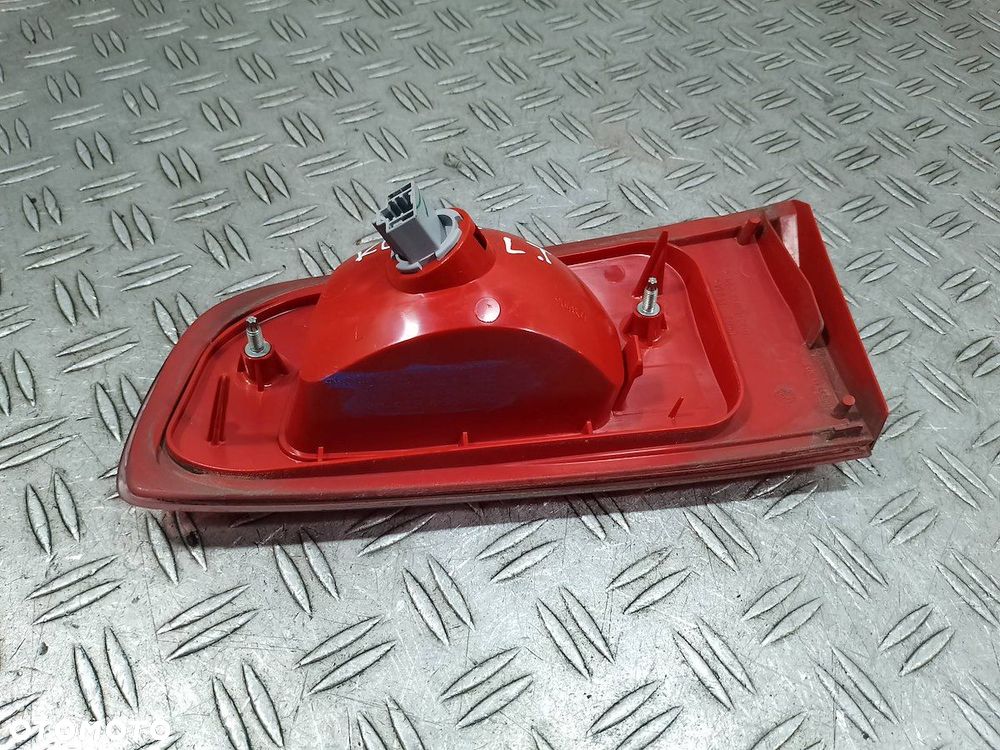 LAMPA TYLNA LEWA W KLAPE MAZDA 2 3M71-13547-BG  2NE964835-01 1.3 16V - 4