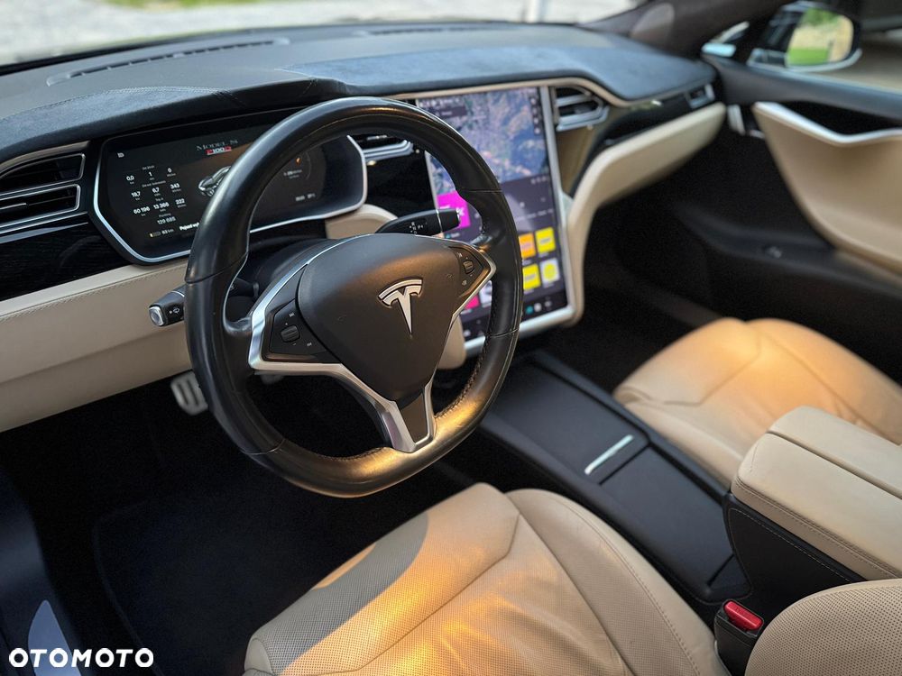 Tesla Model S - 26