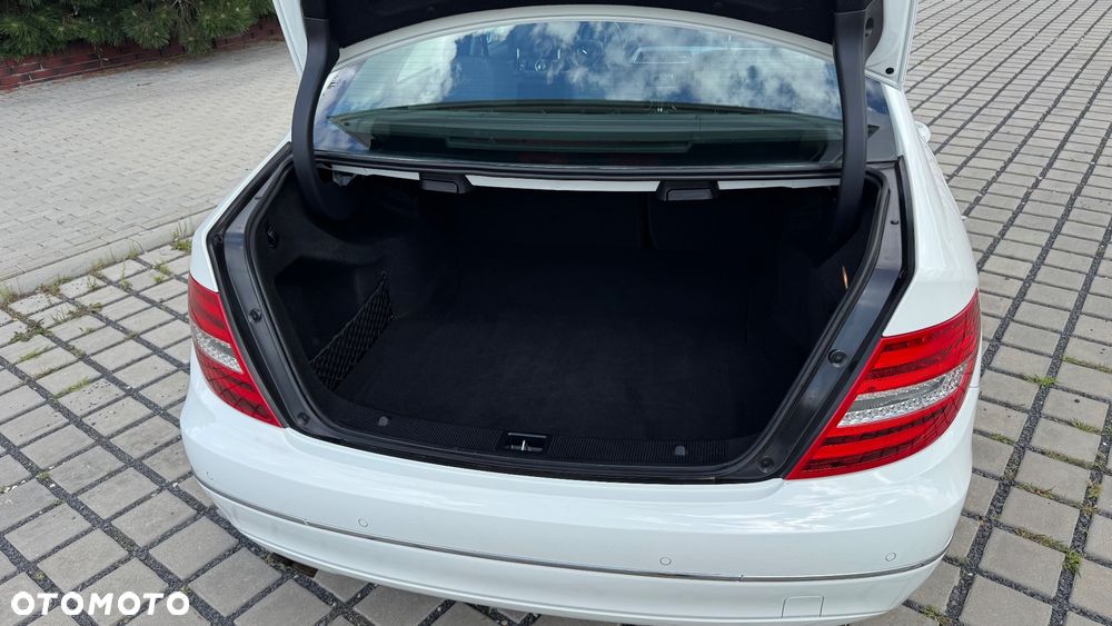 Mercedes-Benz Klasa C 180 BlueEFFICIENCY 7G-TRONIC Avantgarde - 17