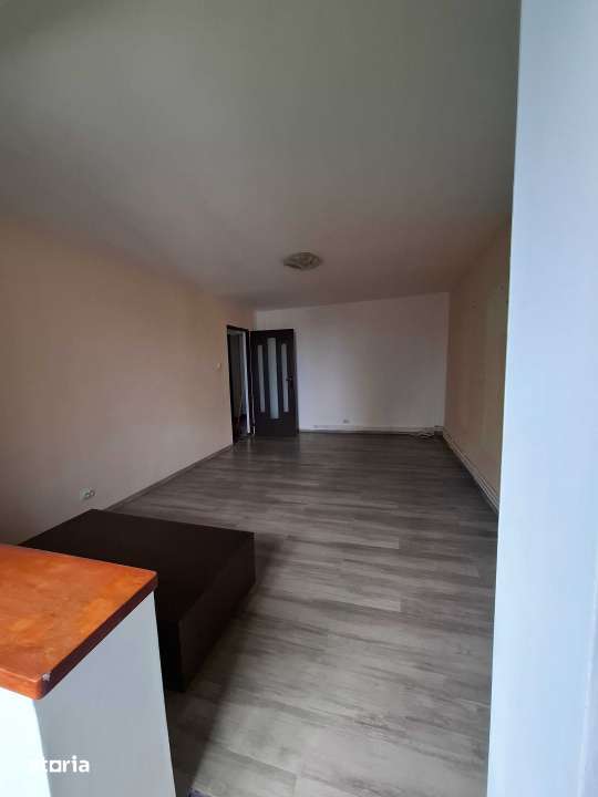 Apartament de 3 camere, decomandat, 68 mp., zona Independentei — fotografia 3