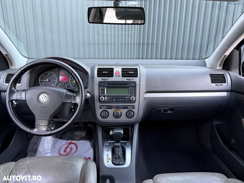 Volkswagen Golf - 6
