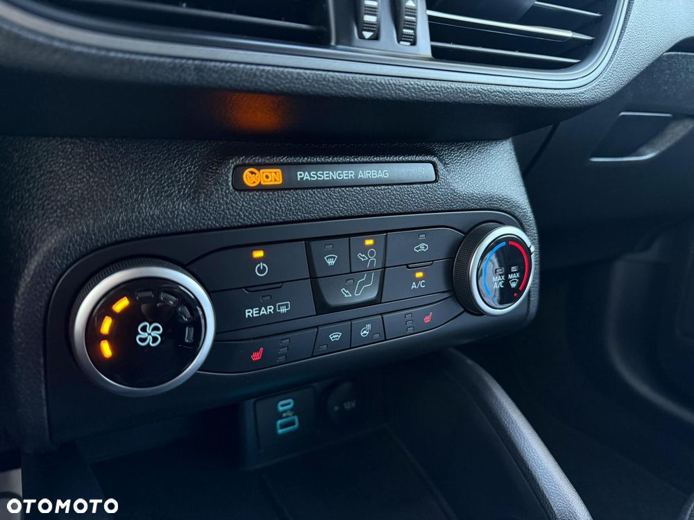 Ford Focus 1.0 EcoBoost STart-Stopp-System TITANIUM - 37