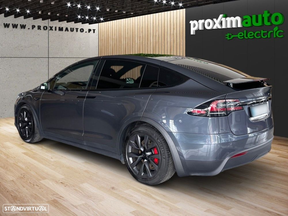 Tesla Model X Plaid - 18