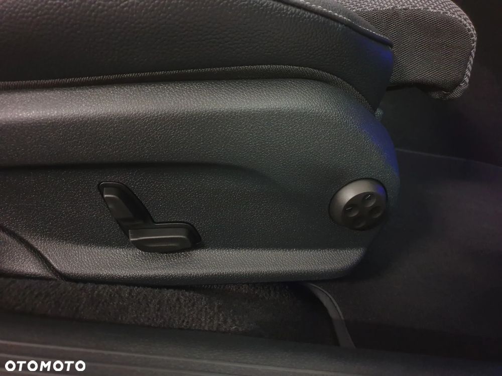 Mercedes-Benz Klasa E 300 de 4Matic 9G-TRONIC AMG Line - 32