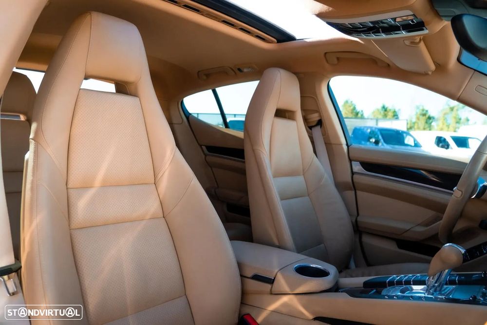 Porsche Panamera 4S PDK - 33