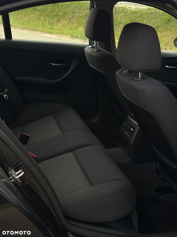 BMW Seria 3 320i - 11