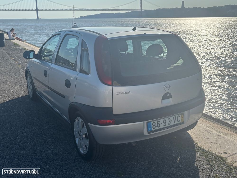 Opel Corsa 1.2 16V Essentia - 2