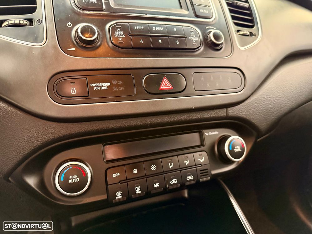 Kia Carens 1.7 CRDi ISG TX - 9