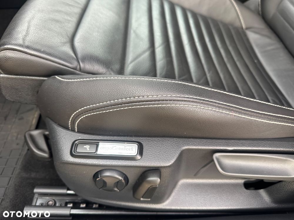 Volkswagen Passat Variant 2.0 TDI (BlueMotion Technology) Highline - 12