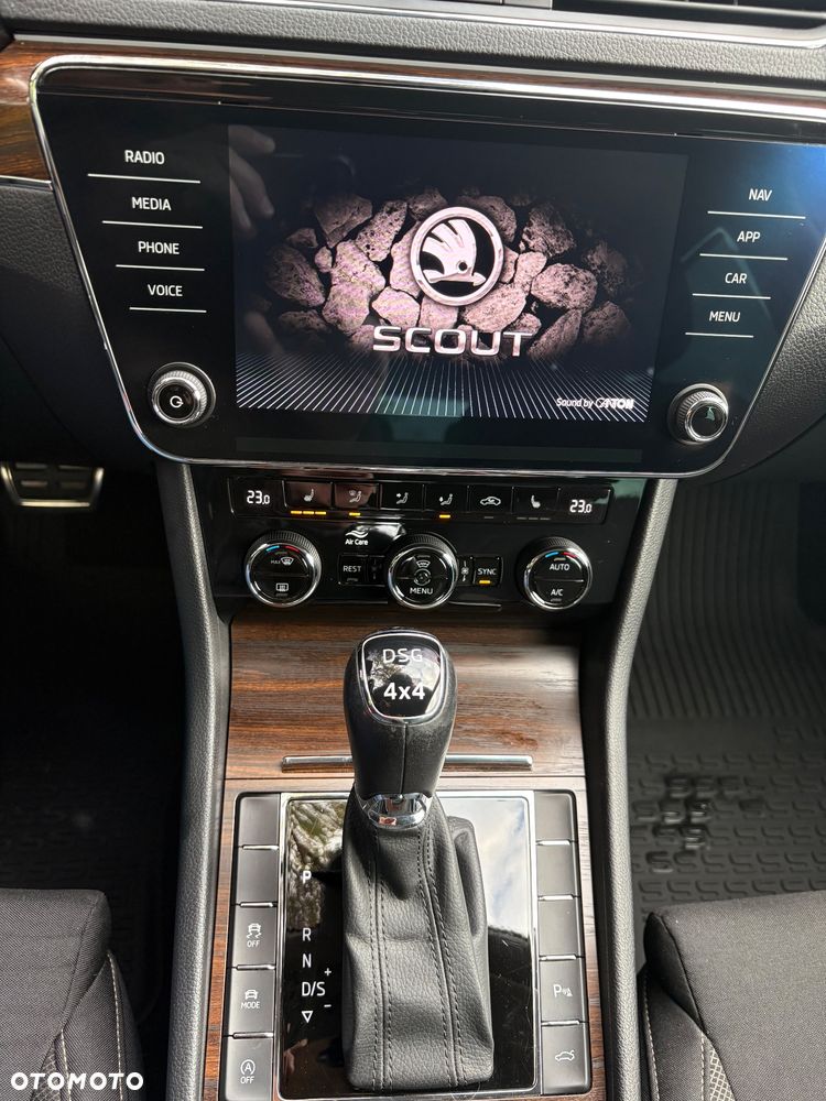 Skoda Superb 2.0 TDI SCR 4x4 Scout DSG - 15