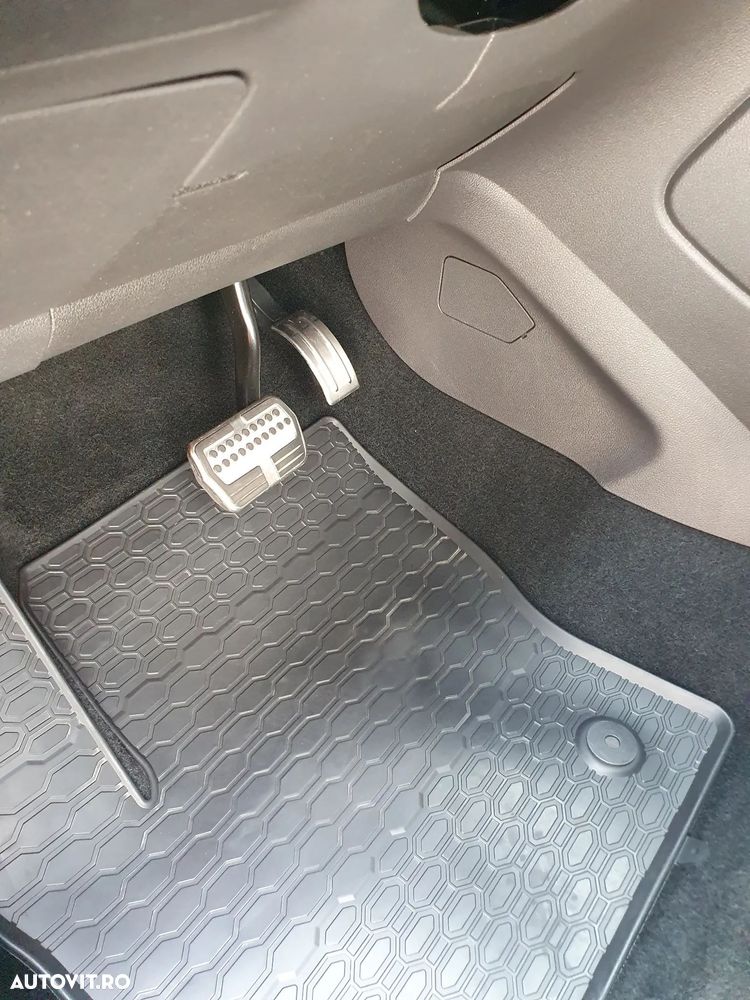 Ford Kuga 2.0 TDCi 4WD Powershift ST-Line - 25