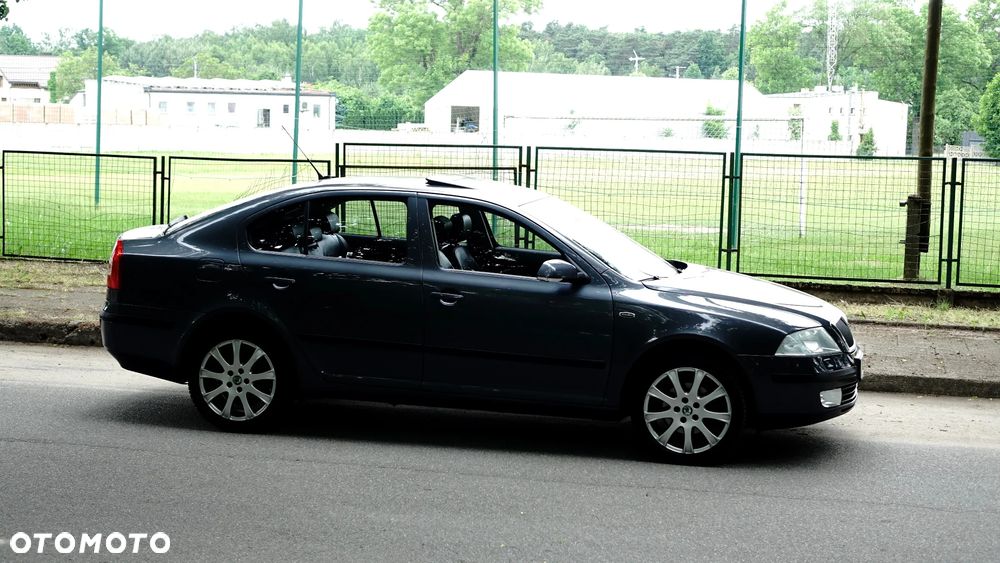 Skoda Octavia 2.0 FSI Automatik Laurin & Klement - 37