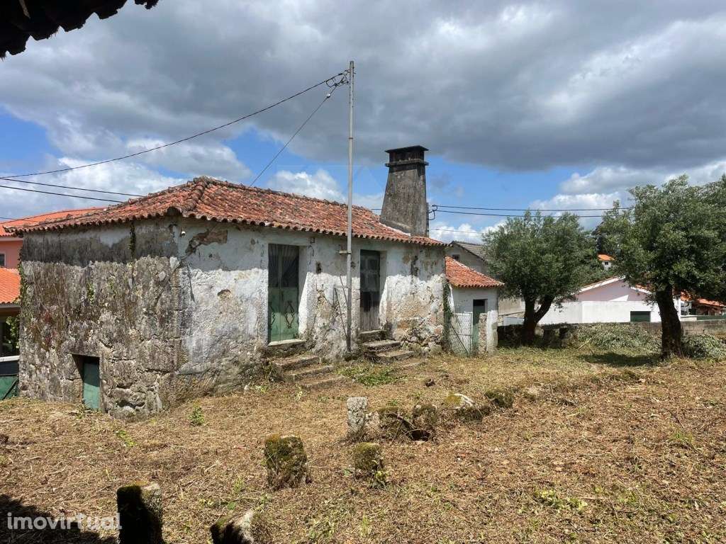 Moradia em pedra com pré-projeto para restauro em Ponte de Lima - Grande imagem: 2/21